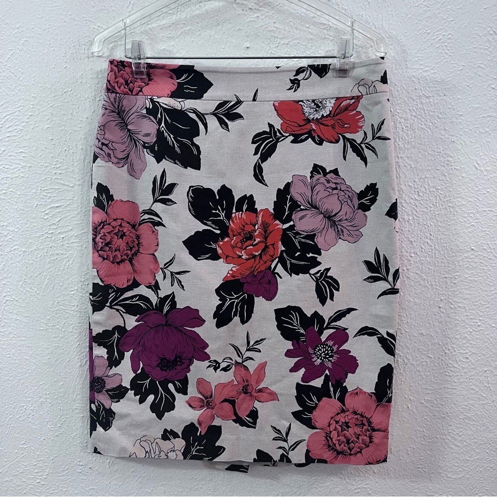 Ann Taylor poppy red w. rose pink /lavender and purple flowers. Very Beautiful